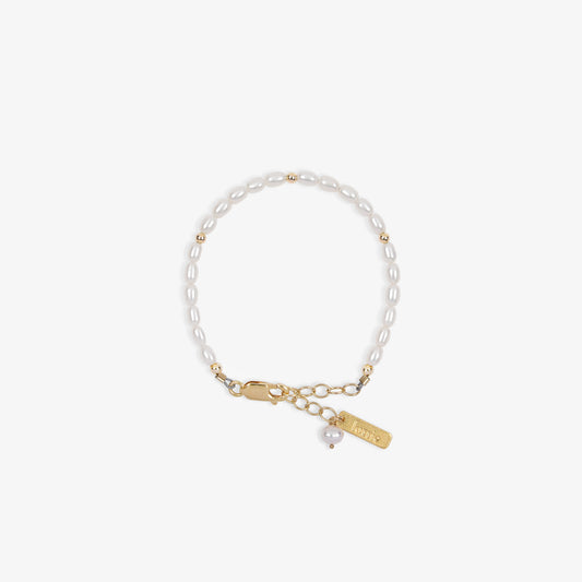 everyday pearl bracelet, minimalistic pearl bracelet, pearl bracelet with gold beads, customizable bracelet