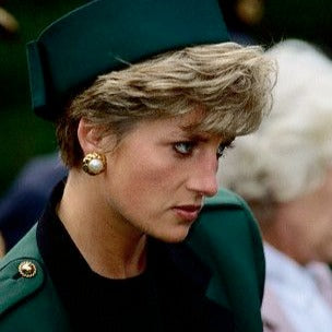 lottie pearl earrings, pearl stud earrings with gold braided rim, classic style, vintage pearl earrings, statement earrings, princess diana pearl earrings