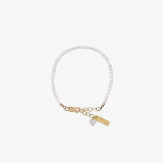 teensy pearl bracelet
